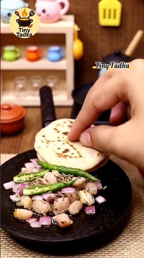 🍗🔥 Ultimate Chicken Roti Recipe | Spicy Chicken Wrap Street Style 🌯