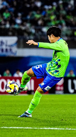 A stunning rocket volley from Kohei Okuno finds the back of the net🚀 #JLEAGUE #football #bellmare | J.League (Japan Professional Football League)/Jリーグ