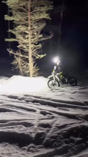 Step-by-step guide on how to connect your headlamp to your enduro. Get the perfect setup for maximum visibility, stability, and performance on every ride. Learn more at https://ledx.se/enduro/ | LEDX Lights