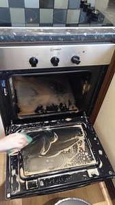 76K views · 311 reactions | Did you know you can use a dishwasher tablet to clean your oven door? 勞 Dip the tablet in warm water. Scrub the glass gently (the abrasive texture cuts through grease!). Wipe clean. It takes 2 minutes and works better than spray! Hashtags: #cleaninghacks #dishwashertablet #kitchenhacks #ovencleaning #lifehacks #cleaningtips #momhacks #EasyCleaning #wow #cleanwithme | DIY Clean & Green | Facebook