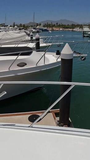 West Coast Style Boats 🛥 #westcoastfishing #cabosanlucas #cabofishing #fishingboat #fishingyacht #yacht #yachts #yachtlife #yachtcharter #harbor #baittank #livebaitfishing | Your Saltwater Guide