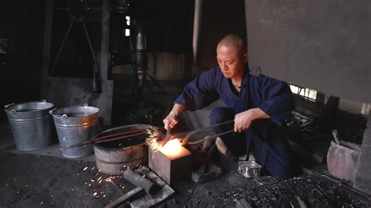 How Japan’s sword masters turn black sand into deadly steel