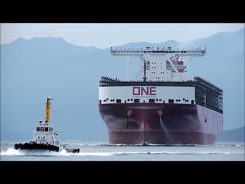 2023年5月25日 今治造船 丸亀工場で建造された 全長400ｍ 巨大コンテナ船「 ONE INFINITY 」 来島海峡大橋を通過