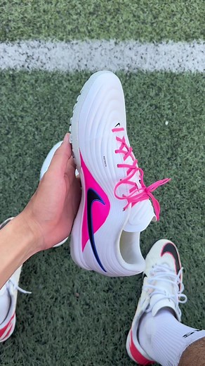 Thay dây giày Nike Tiempo Maestro Academy TF khiến look khác hẳn
