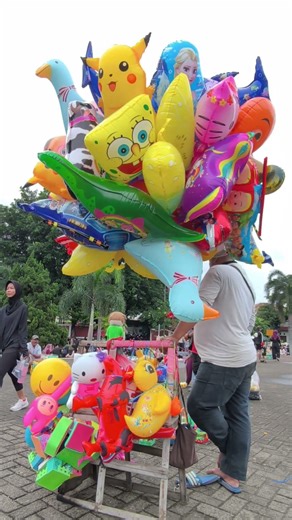 Pikachu balloon