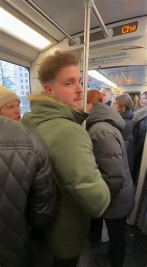 AUSGANG BLOCKIERT – STRAẞENBAHN ESKALIERT KOMPLETT 😳🚋 | #shorts