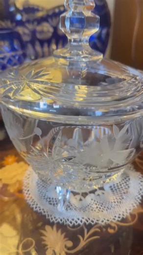 Vintage Aqua Blue Oil Lamp Roman Base Glass French Style Parlour Lamp with swirl Milk Glass shade. Shade included-This is a vintage aqua blue glass oil lamp that has been converted to electricity. It features a white milk glass base and a clear blue glass fount (reservoir). The fount has a decorative pattern, possibly “Princess Feather” or “Coin Spot”. The lamp likely dates from the early 20th century, around the 1900s to 1910s. Antique LAMP Opaque White Milk Glass Shade Chimney Library It was o