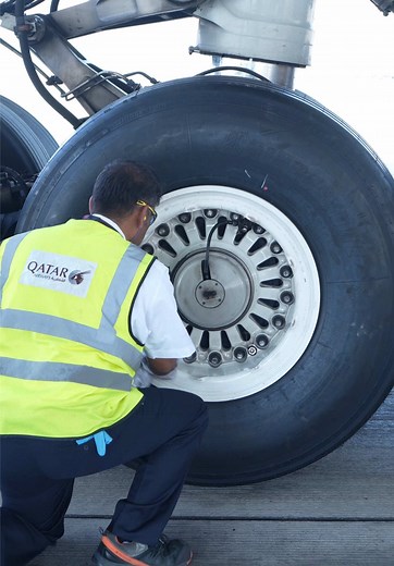 Changing a Boeing 777 Tire: Step-by-Step Overview