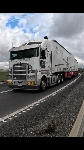 Kenworth K200 - Mitolo Family Farms #truckvideo #kenworth #kenworth