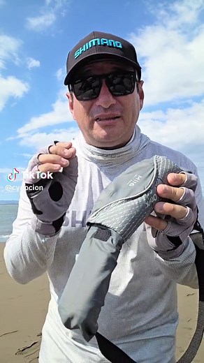 El Convenio SOLAS (Safety Of Life At Sea o Seguridad de la Vida Humana en el Mar) es un tratado marítimo internacional fundamental que establece normas mínimas obligatorias para la construcción, equipamiento y operación de buques mercantes que realizan tráfico internacional, buscando garantizar la seguridad de la vida humana en el mar.