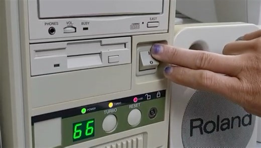 开启一台1995年的中古电脑