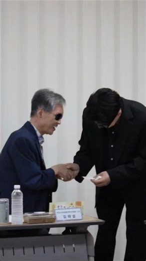 언제나 점자 명함을 챙기고 다니는 한동훈! ''부산시각장애인복지연합회와 국회의원이 함께하는 복지정책 간담회에 김예지 의원과 함께 참여했습니다. 많이 배우고 왔습니다.''