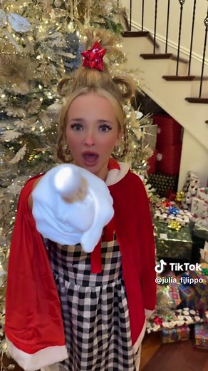 Cindy Lou Who Meets The Grinch: A Magical Encounter