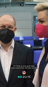Doc Caro, die bekannteste Notärztin Deutschlands hat eine Mission: Sie will das Thema Wiederbelebung verpflichtend in die Schulen bringen. 💪 Was haltet ihr davon? #DocCaro #sat1 👉 "Doc Caro - Einsatz mit Herz" - Donnerstag, 20:15 Uhr in SAT.1 und auf Joyn. | SAT.1