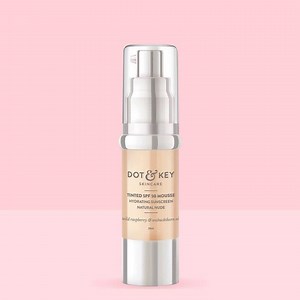 With wild red raspberry seed oil, this tinted Sunscreen not only protects photo-ageing but doubles as your foundation!☀️ . . . #dotandkey #dotandkeyskincare #skincare #skincareaddict #skinregimen #beautyinsider #suncare #summerready #sunscreen #tintedsunscreen #sunprotection #skincareaddict #cleanbeauty #natural #skincardessentials #organicproduct #skincarejunkie #skincarenatural #crueltyfree #keytokindness #keytocompassion #keytointergrity #honestbeauty #keytoclean #keytobeauty #botanicals #org