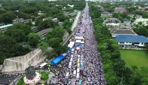 654K views · 17K reactions | WATCH: A drone shot shows the "Trillion Peso March" protest against corruption at the People Power Monument in Quezon City around 4 p.m. on Sunday, September 21. |  Contributed video via Noy Morcoso, INQUIRER.net · Watch our special coverage here: https://inqnews.net/Anticorruptionrally · Follow our live updates at inqnews.net/liveprotestvscorruption | INQUIRER.net | Facebook