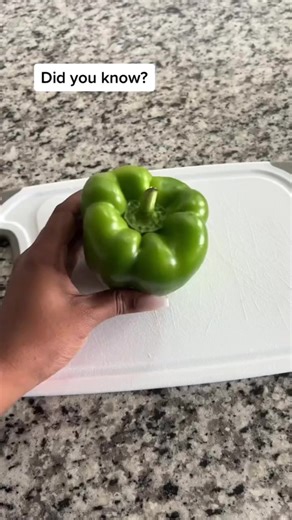 Look at this INSANE life hack! This is a must try for anyone that does daily cooking. Makes it so much easier! #cookingvideo #cookingreels #cookinghacks #lifehacks #KitchenHack #lifehacks #lifehacks101 | Kitchen Tips & Hacks