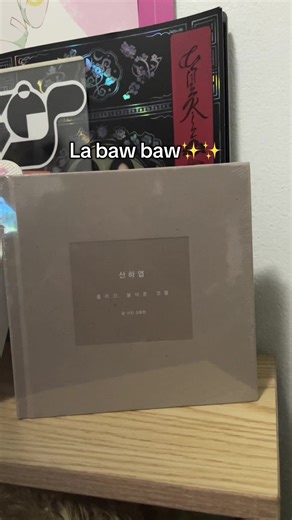 Oh my God, it finally arrived! Jonghyun’s literature book — something I never thought I’d have in my hands, and it’s even still sealed. I got it for just 115 baht with free shipping on Shopee, haha. #kpopcollection #kpopalbum #shinee #shineejonghyun #jonghyun