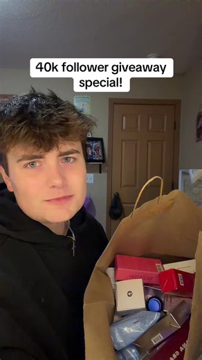 Love you guys so much! I hope you’re excited for this giveaway as much as I am :) #giveaway #specialgiveaway #prgiveaway #influencergiveaway #influencer