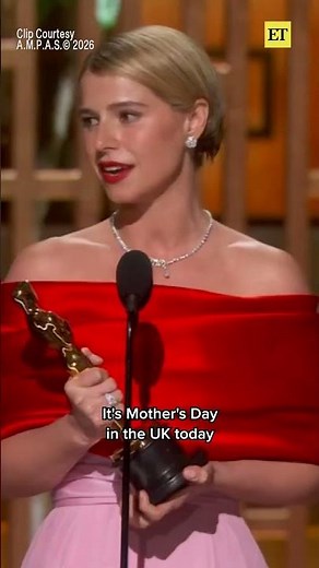 'Hamnet' star Jessie Buckley dedicated her #Oscar to mothers in honor on U.K. Mother's day. 🥹❤️