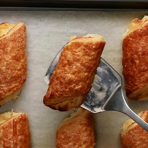 5.5M views · 2.3K reactions | Porto's Famous Cheese Roll® is coming to your kitchen! We now ship our Cheese Roll®, along with our other delicious pastries, unbaked and frozen directly to you so you can bake them fresh in your oven! | Porto's Bakery | Facebook