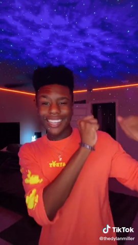 I wonder what’s gonna be TikTok 2020’s song of the year 🤔 but this dance is FIRE DC: @tajsmacandcheese #foryou #dance
