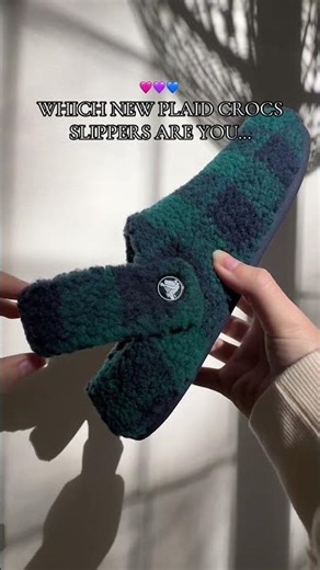 😭 these plaid crocs slippers are so cute! I had to have them in pink caramel and hosta 🎀🫶🏼