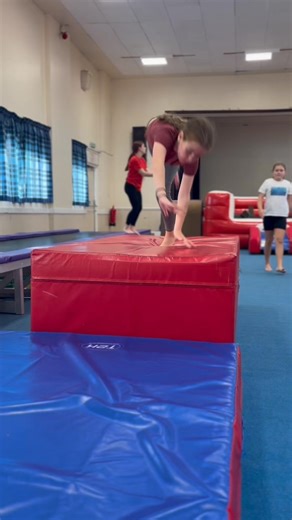 🤸TUMBLE CLASS SPACES 🤸 A class that is solely focused around floor skills and tumbles learn to roll, flip ,tuck and much more !! Click the link in the comments to secure a place now !! | Evolve Gymnastics Club - Banton