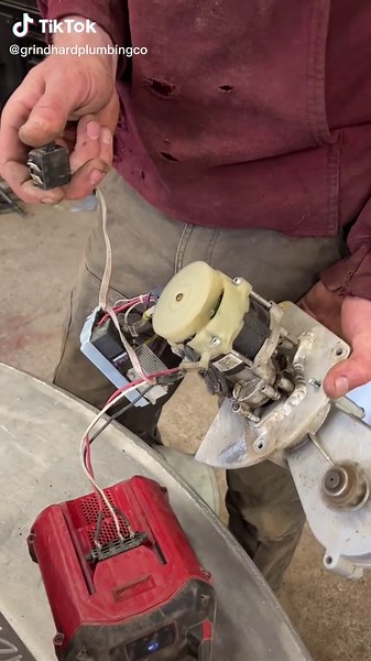 Mini Jet Boat Testing with Chainsaw Battery