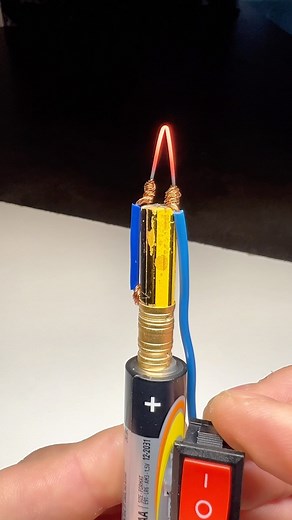 Roman Ci on Instagram: "🔥 Portable DIY Pyrograph with a Simple Battery! 🔥 Do you want to create a portable pyrograph using only a simple battery? I’ll show you how to make it with a few easily available materials! Perfect for engraving wood, leather and other materials, wherever you are. A creative and useful project for DIY lovers! #Pyrograph #DoItYourself #DIY #Engraving #CreativeArt #BrilliantTricks #LifeHacks #DIYProjects #Bricolage"