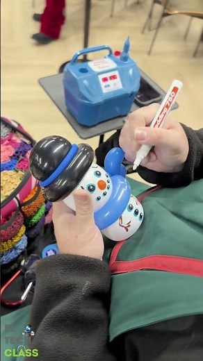 Balloon Artist Creates Adorable Snowman in Seconds! ⛄🎈✨