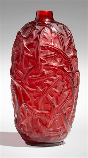 Discover the elegance and timeless beauty of Lalique Ronces vases, where art and nature intertwine. The Ronces vase holds significant interest in Lalique’s body of work as it represents a pivotal transition period. It marks the shift from the heavy influence of Art Nouveau to the post-war era’s more streamlined aesthetic, heralding the arrival of Art Deco. Serving as a bridge between these two styles, the Ronces vase maintains a strong organic inspiration with its snaking vines of bramble, but w