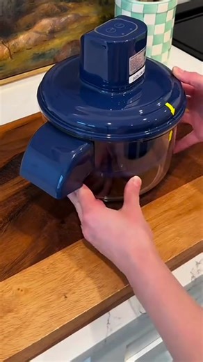 Peeling garlic, grapes, or fruit is effortless with this electric peeler. Just load it, press the button, and it spins the peel straight onto your plate. Quick, neat, and satisfying. Link in bio. #kitchenhack #easycooking #kitchengadgets #viralfind #smartkitchen