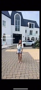 Secretfloflo house tour, one of the richest teenage girls on tiktok. In her comments you can see how angry people are because imagine someone has money. Stop doing that