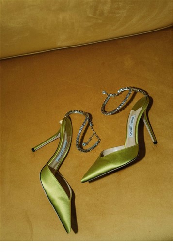 Poor Bride, poor Martha. Dear bride, You can do it all yourself, or you can actually enjoy the process, where decisions are food tasting, cake tasting, soft landing only. Please want soft for yourself. Being this stressed isn’t it. For BEST results, hire me, your sanity saver! Book a consultation with me today. .