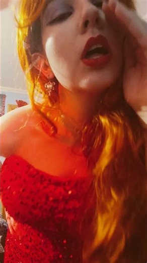 I forgot gloves #cosplay #cosplayer #jessica #jessicarabbit #whokilledrogerrabbit