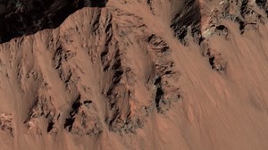 What high-resolution cameras are showing us about Mars’ surface