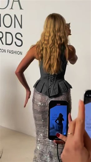 20K views | call @addisonraee on her shellphone! 酪 Video: @graciefarquhar / Elite Daily #AddisonRae #CFDAs | Elite Daily | Facebook