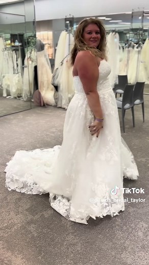 Oleg Cassini Wedding Gown: Stunning with Billow Sleeves