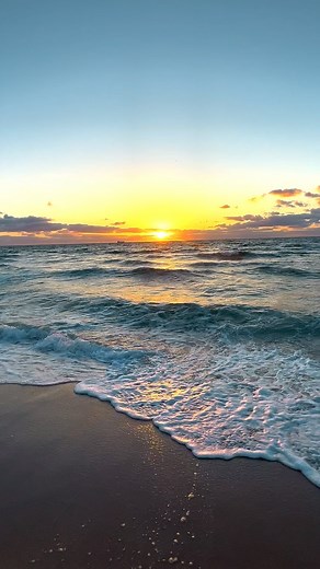 Maggie Lawson on Instagram: "💙 #sunset #sunsetphotography #sunsets #photography #photographer #creative #creativity #creativereels #reels #reelsinstagram #reelsvideo #nature #naturephotography #ocean #oceanreels #oceanphotography #instaphotography #love #beach #positivevibes #positivity #quotes #usa #unitedstates #travel #travelgram #travelblogger #travelreels #relaxing #relax"