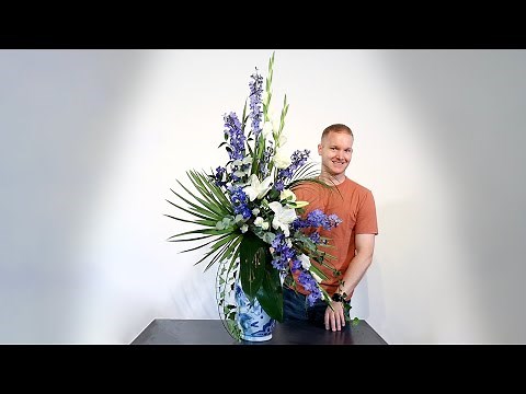 How To Make A Striking Blue And White Flower Arrangement