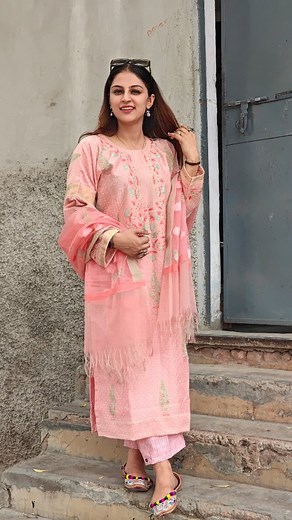 ~~~| AAMNA |~~~ •| HINDU KUSH EDIT - DAY 3 |• . . WEARING A PAKISTANI INSPIRED , PANELLED MUGHAL BLOCK PRINTED MAHESHWARI KURTA , ORGANZA BLOCK PRINTED DUPATTA AND STRIPED KHADI PANTS !!❤️❤️ . . DESIGNED BY SANSKRITIK!!!✨✨ | Sanskritik