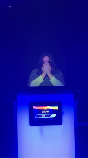 À la recherche d’une activité parfaite pour tester votre culture musicale entre ami(e)s, en famille ou entre collègues ? 🎶 Musi’Quiz à Lyon vous plonge dans une ambiance immersive façon jeu télé, avec un large choix de thèmes musicaux et une équipe au top ! ✨ C’est sûr, j’y retournerai pour prendre ma revanche ! 💪🏼 Merci @Musi’Quiz Collaboration, activité offerte #bonplanlyon #blindtest