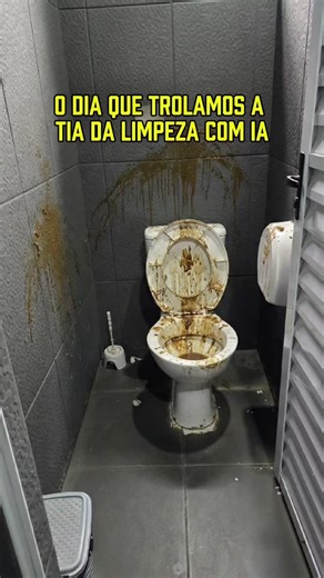 Karina Ricoldi on Instagram: "O dia que a IA quase fez a Mônica pedir demissão! 😂💩 ​Calma, gente! Foi só uma pegadinha. O banheiro estava limpinho, mas o susto foi real! Quem mais cairia nessa? 👇 ​#prank #trollagem #goon #humorcorporativo #ia #viral"