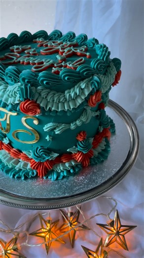 21 reactions · 7 comments | She’s a showgirl, she’s fearless, she’s got a cake to match  Taylor Swift inspired cake for a super Swiftie ✨ #SwiftieCake #TaylorSwiftInspired #EverbloomBakery #ShowgirlVibes #PembrokeshireBaker #ButtercreamDreams #CustomCakes #pembrokeshire #welshbaker #pembrokeshirecakes | Everbloom Bakery | Facebook