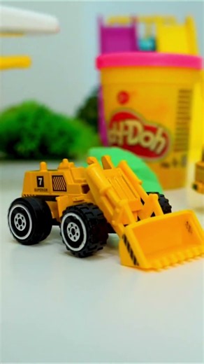 Cargo Plane Delivers New Construction Vehicles. Toy video for kids