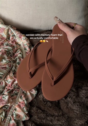 Stylish Summer Sandals: Comfort Meets Chic Aesthetic