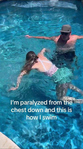 Being in a wheelchair fulltime i have found the water is my happy place! I feel so free. (Also although it looks like i am moving my leg’s myself, sadly i am not it is just the water) #quadriplegic #spinalcordinjuryrecovery #recovery #paralyzed #adaptedathlete #workout #adapt #makaylanoble #adaptedlife #recoveryjourney #adaptedswimming #paralymics #adaptedswim