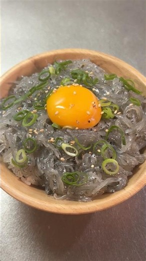 Finally, I want to eat a raw whitebait rice bowl!