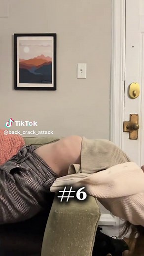 the couch crack classic #asmr #backcrack #bodycracking #bonecrackingasmr #crackingbones